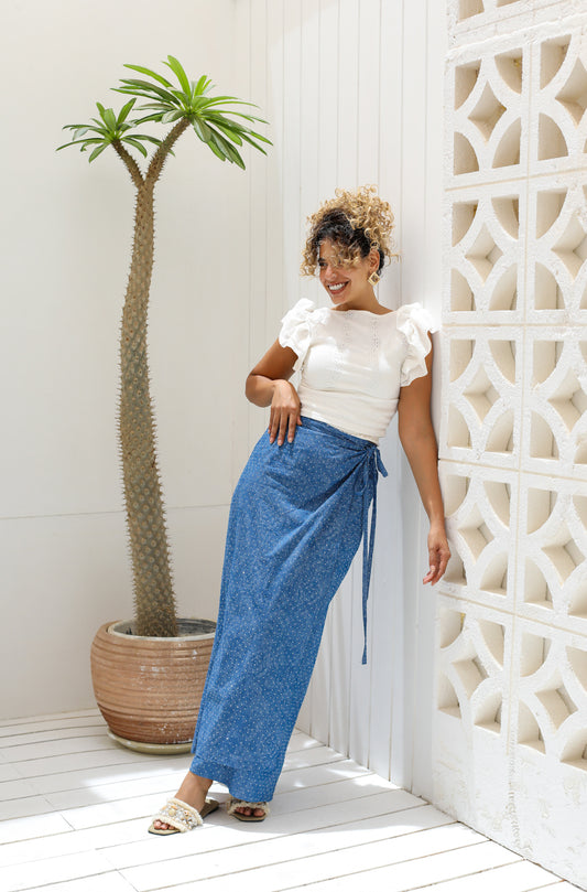 Wrap skirt in dark denim