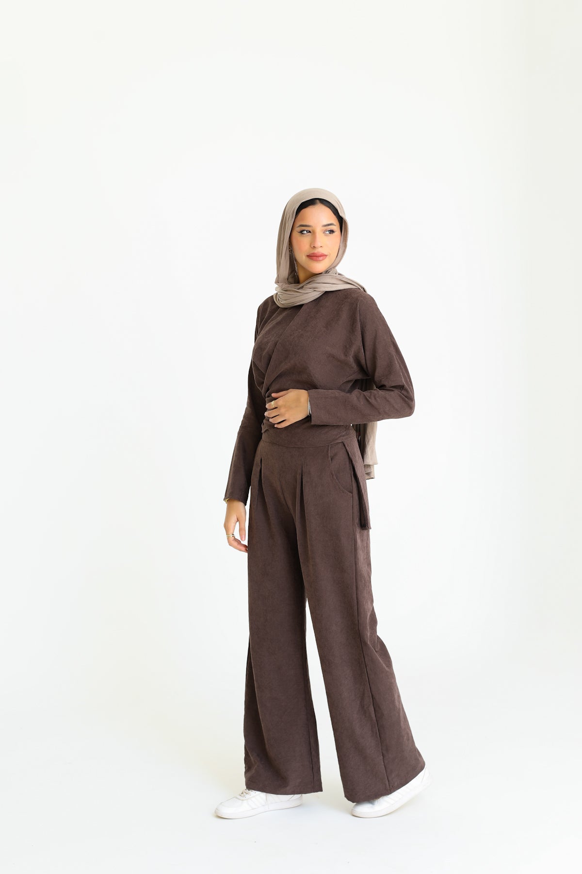 The wrap set in brown