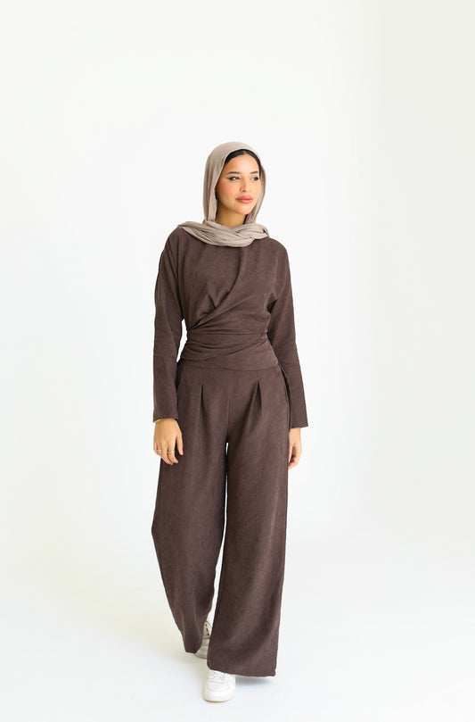 The wrap set in brown