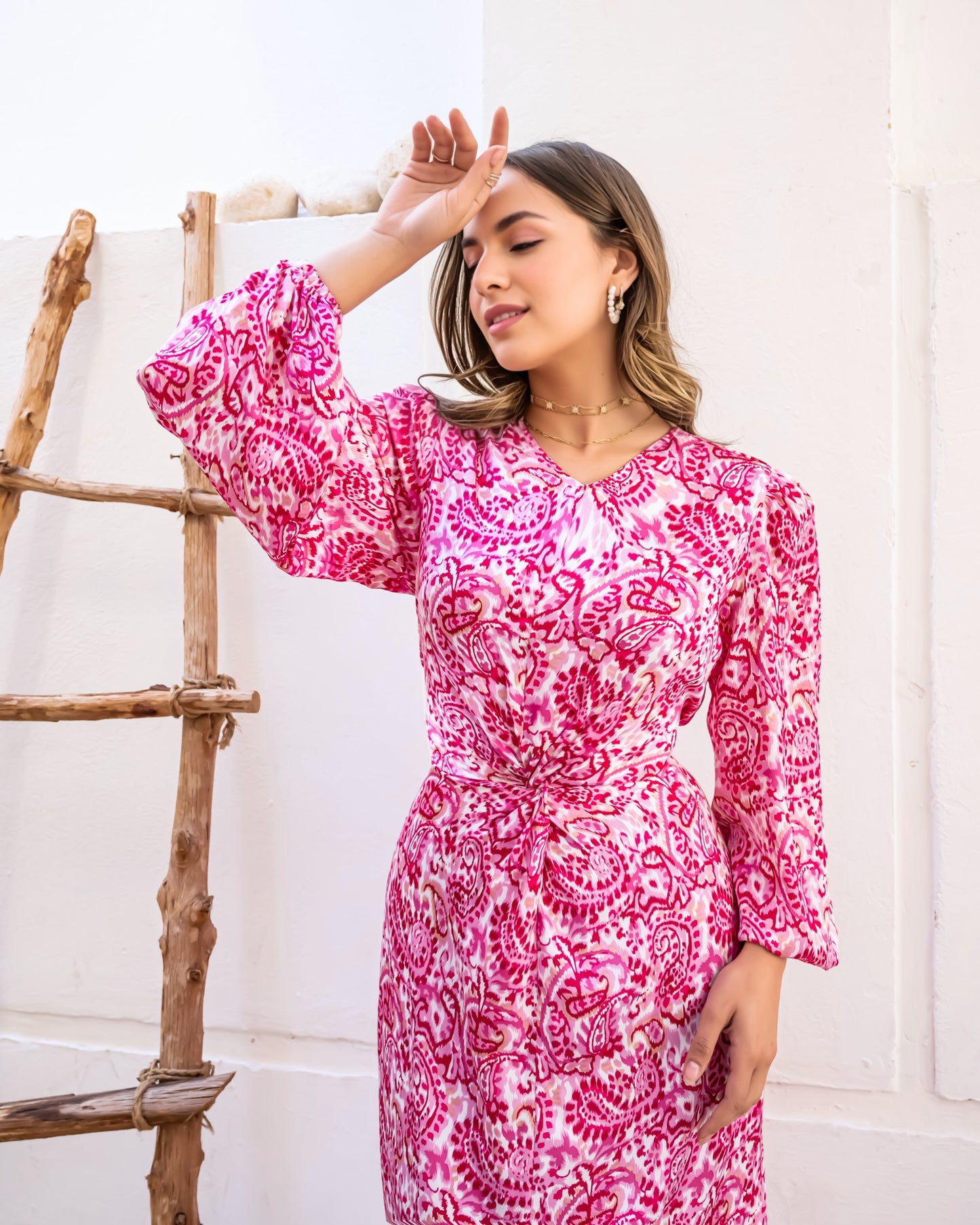 Knotted paisley dress in Hot pink