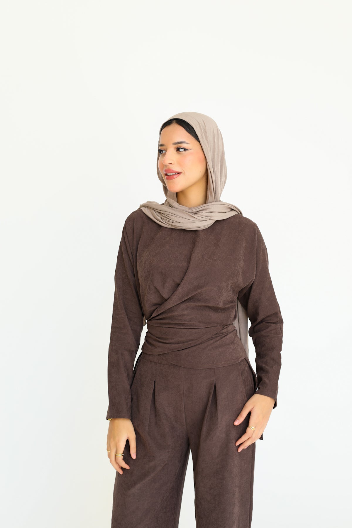 The wrap set in brown