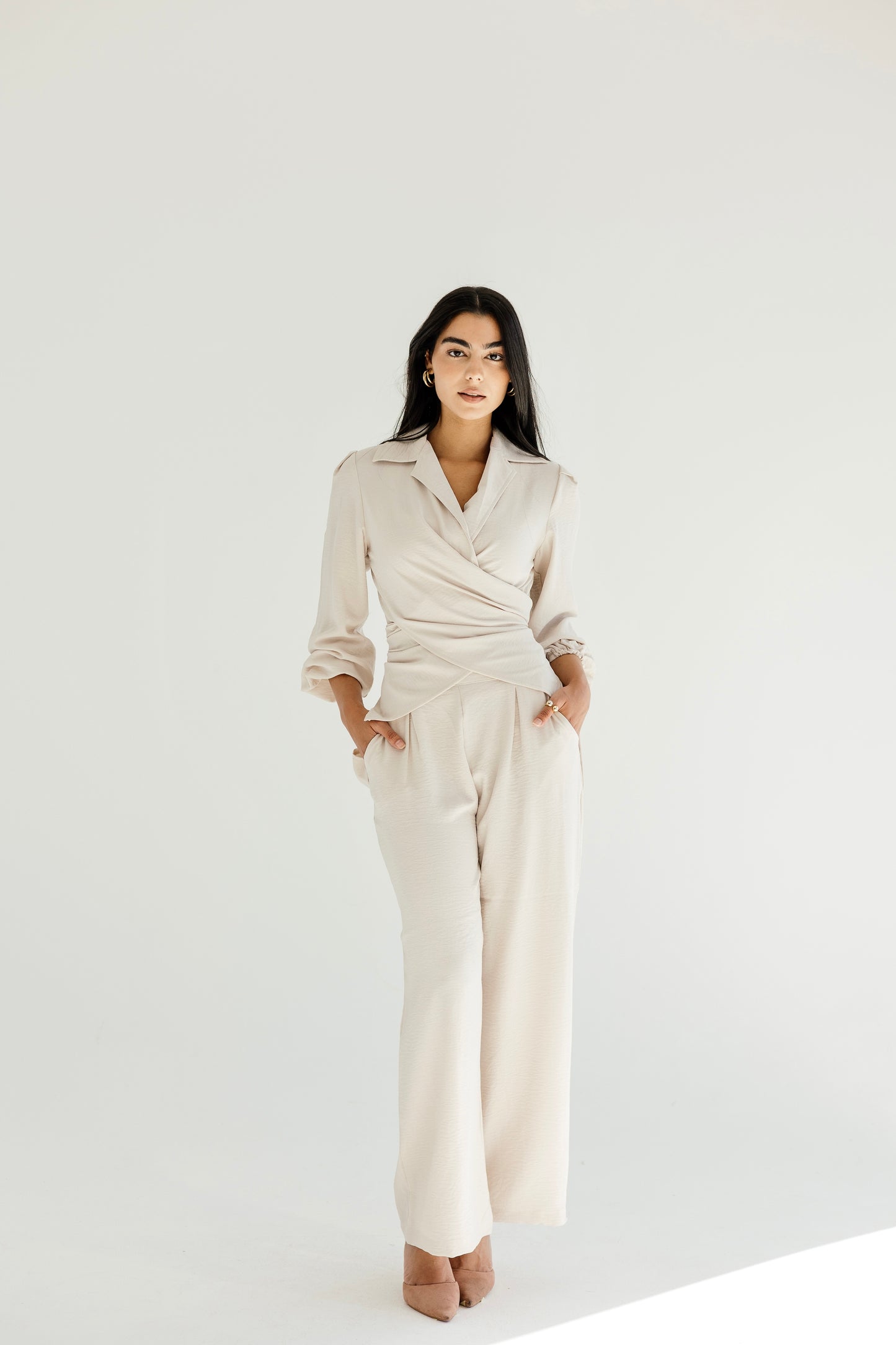 Dazzle shimmer set in beige